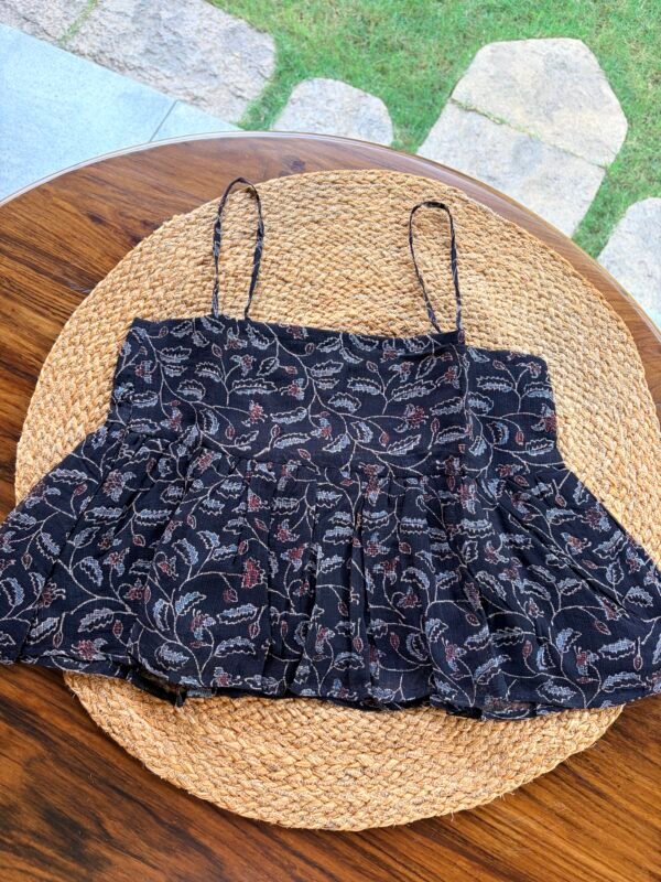 BOWS AND BLOSSOMS - Image 4