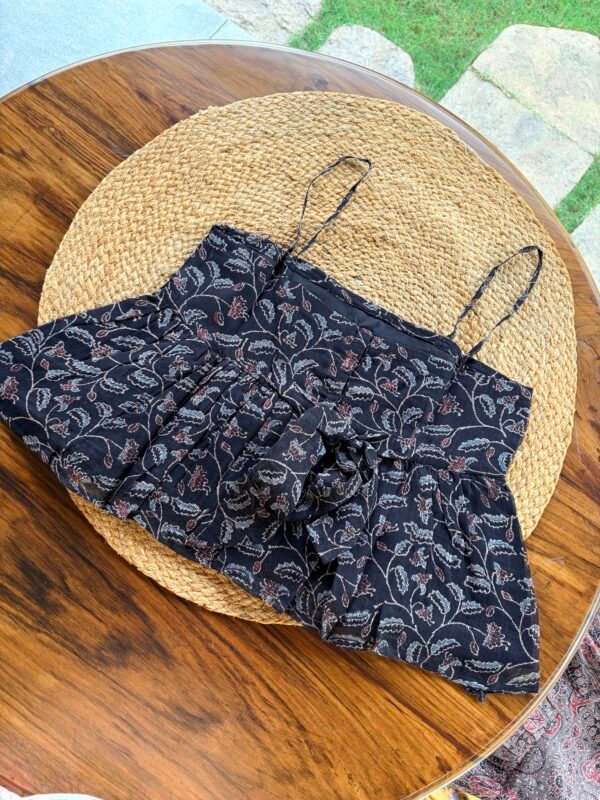 BOWS AND BLOSSOMS - Image 3