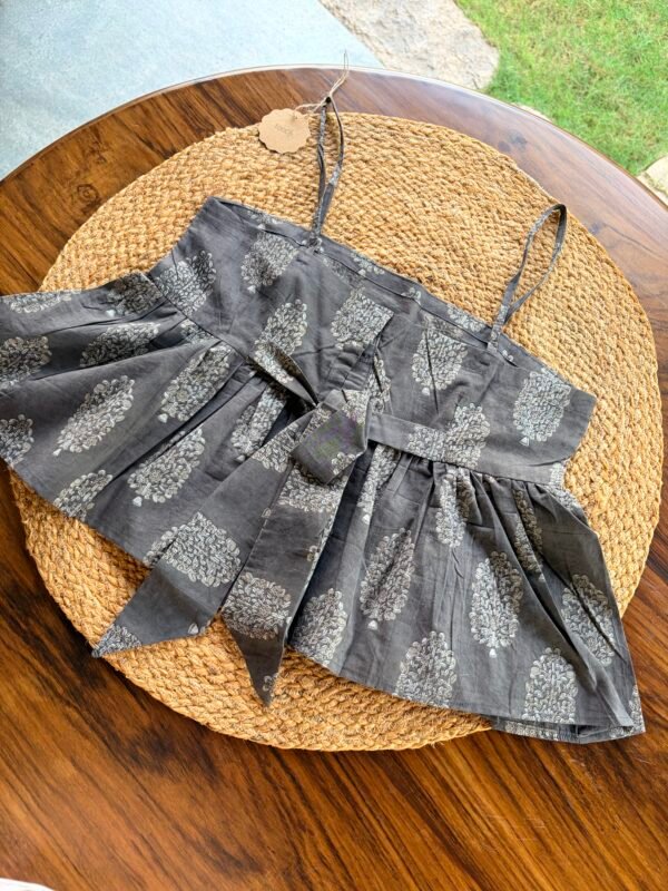 BOWS AND BLOSSOMS - Image 4