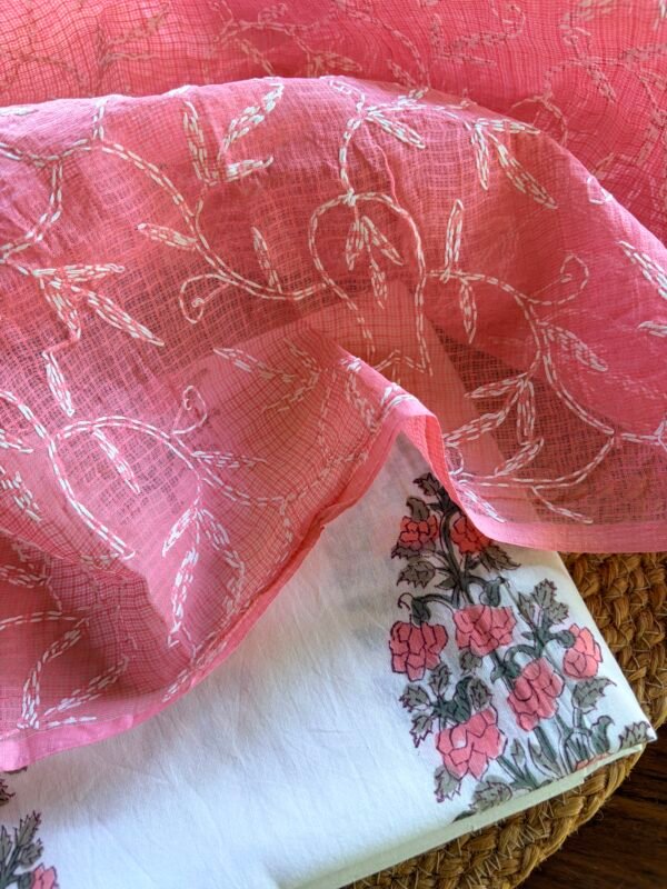 PRINTED COTTON  TOP AND TEPCHI KOTA DUPATTA - Image 5